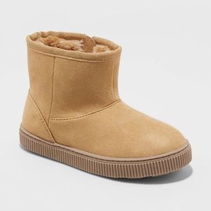 Toddler boot with faux fur lining✨